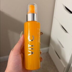 VIT C Brightening Cleanser in Vibrant Orange